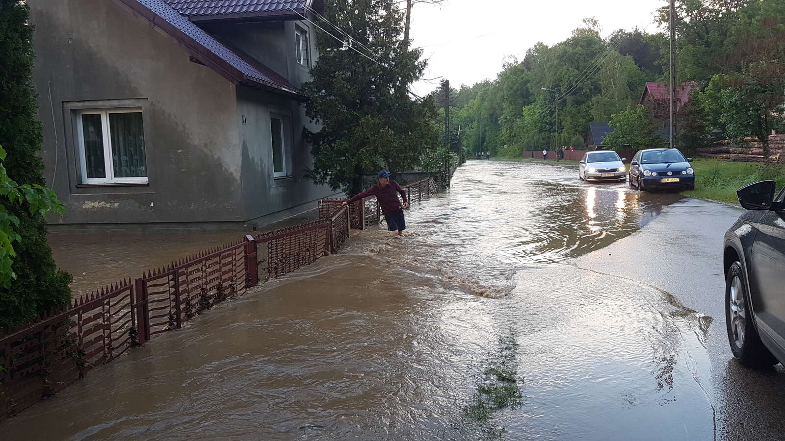Zdjęcie do wiadomości DUŻE ZNISZCZENIA PO ULEWNYCH DESZCZACH W GMINIE ŁOMŻA!