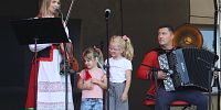 Zabawa w rytm kurpiowskiej muzyki w Boguszycach