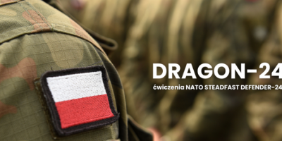 ramię żołnierza z flagą Polski