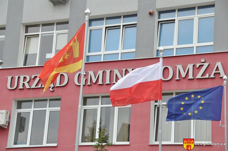 Flagi podniesione na maszt z okazji 45-lecia gminy